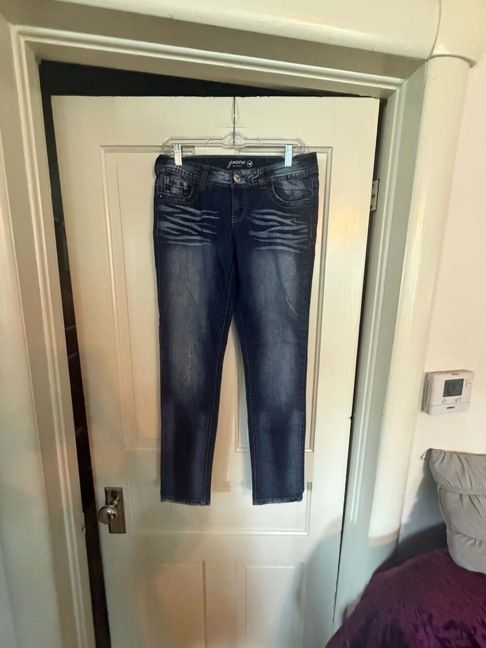 Grane Junior Size 9 Mid Rise Slim/Straight Leg Distressed Jeans